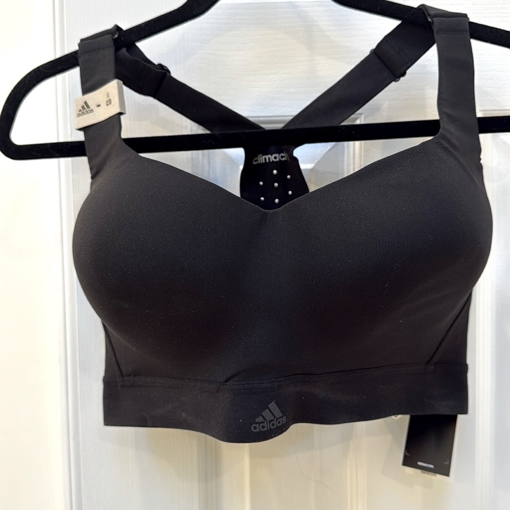 adidas sports bra. NEW tags on
Comfortable. Black perfect condition